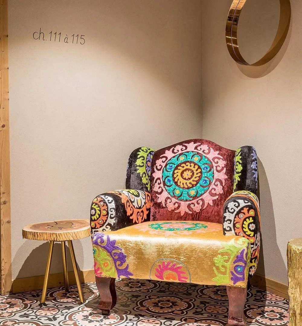 שאמברי La Maison Rouge 3*,