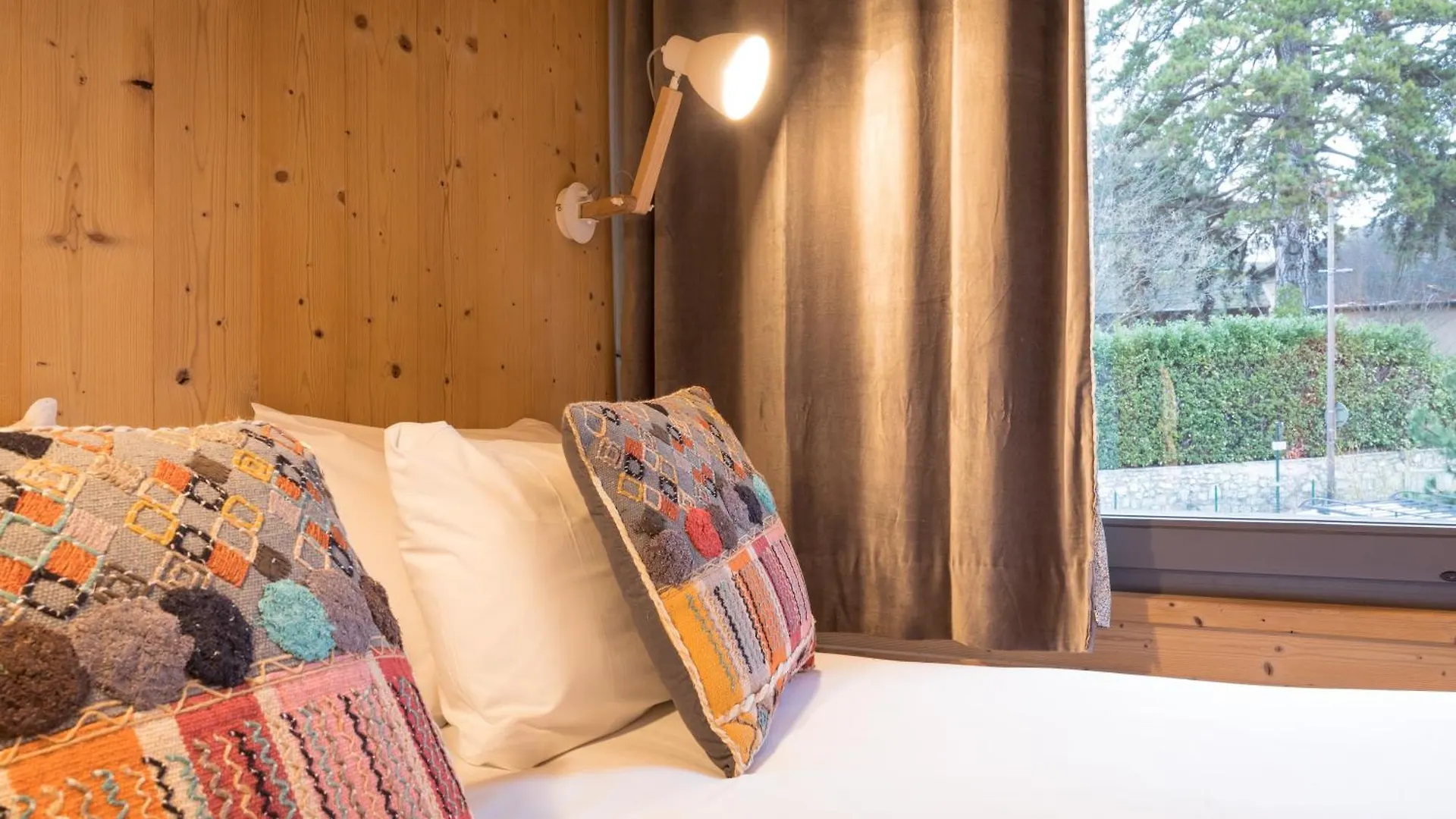La Maison Rouge Chambery 3*,  France