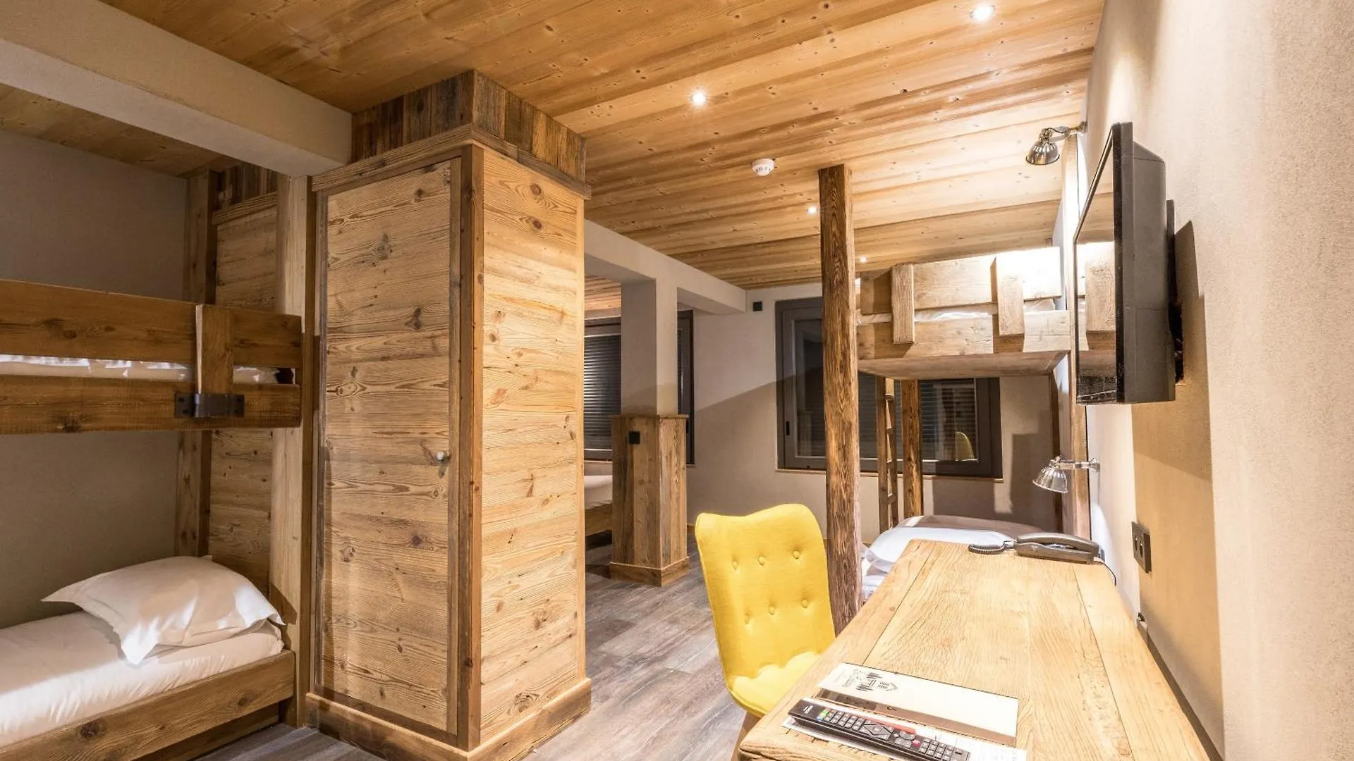 *** Hotell La Maison Rouge Chambéry Frankrike