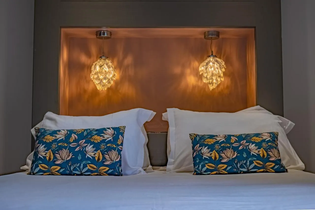 La Maison Rouge Chambéry Hotell